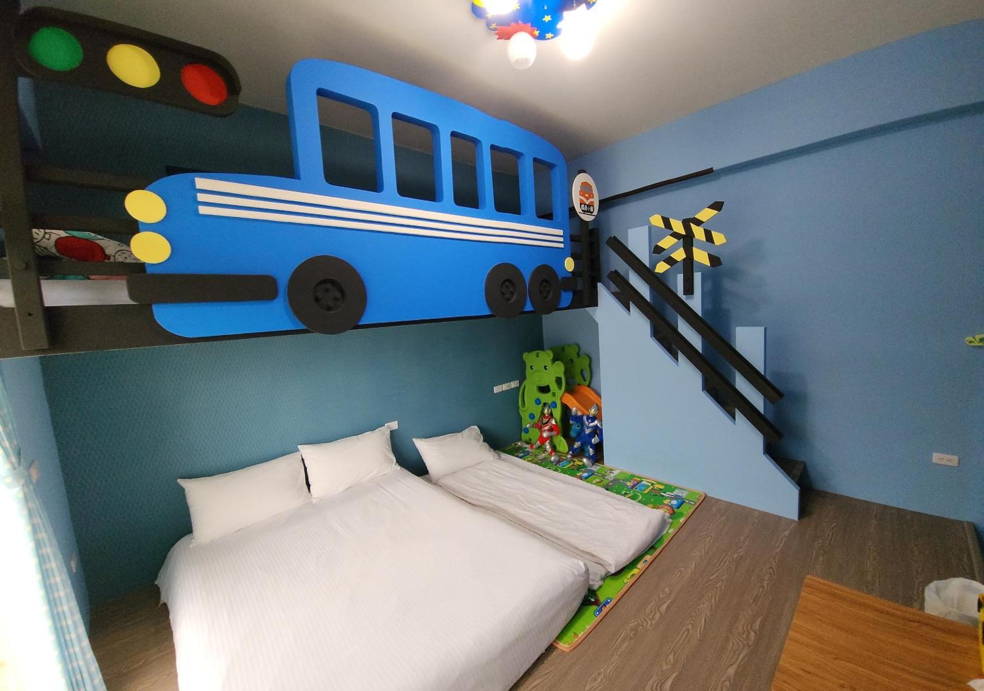 The Railroad Runs Hotel T'ai-tung Kamer foto